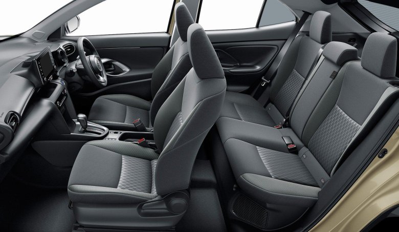 Тойота ярис кросс