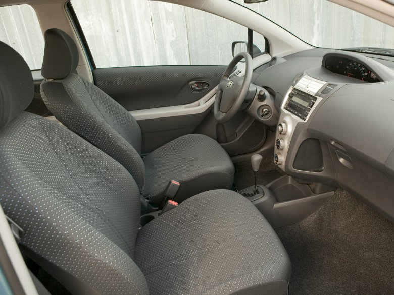 Тойота ярис 2007 салон