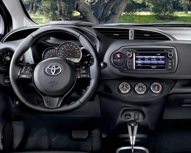 Toyota yaris 2019 салон