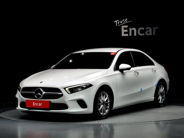 Белый мерседес бенц