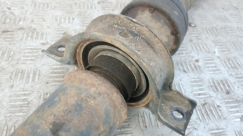 Карданный вал передний