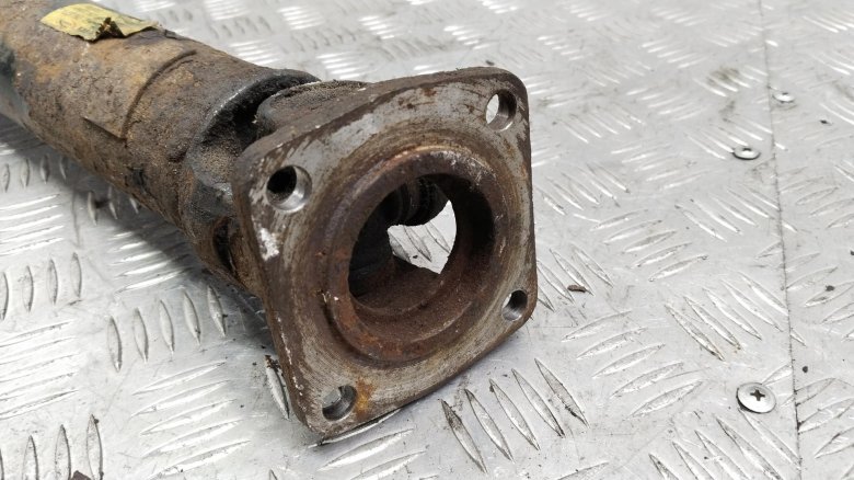 Карданный вал передний