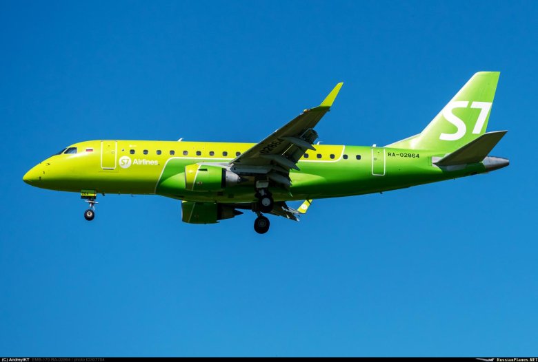 Самолет эмбраер 170