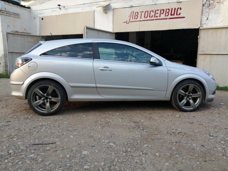 Opel astra h gtc r17