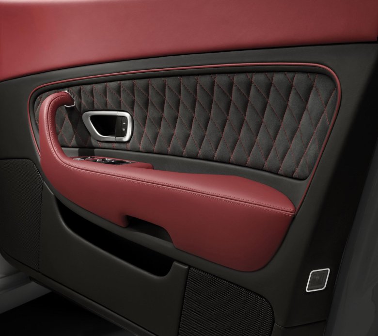 Алькантара в бентли