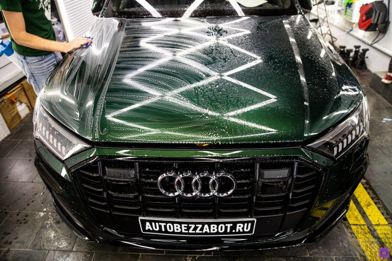 Ауди q7 в зеленой матовой плёнке