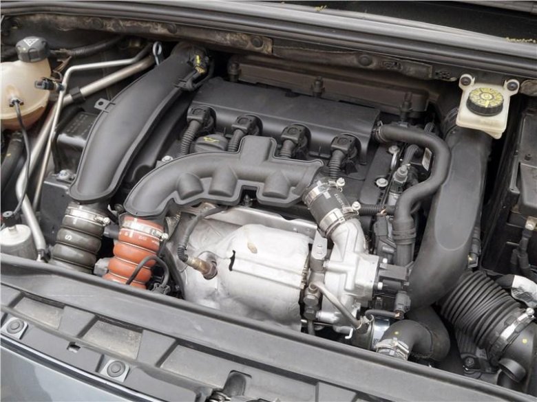 Моторный отсек пежо 408