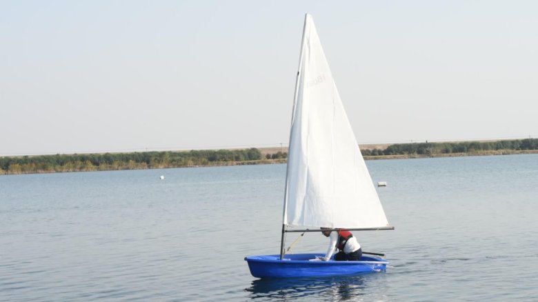 Маленькие парусные лодки