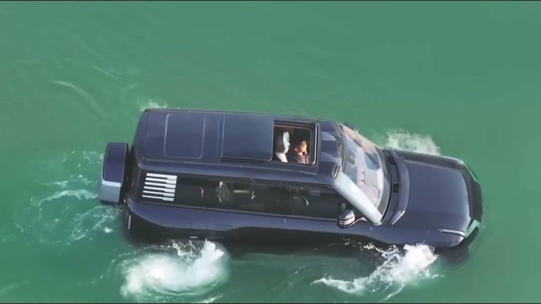 Плавающий автомобиль