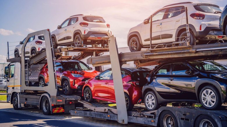 Автовоз с машинами