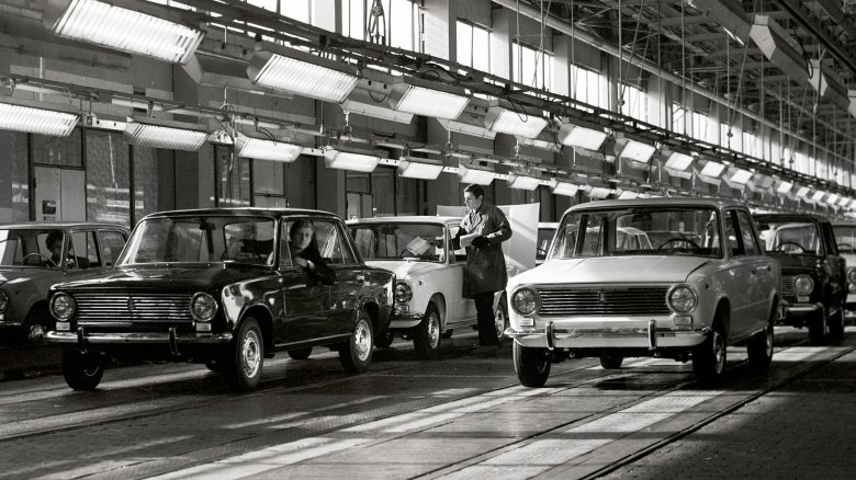 Волжский автомобильный завод в тольятти 1966