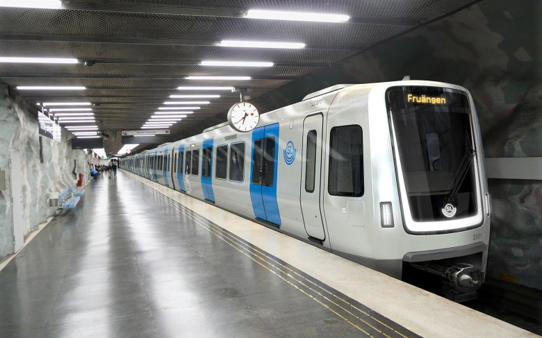 Поезд метро bombardier