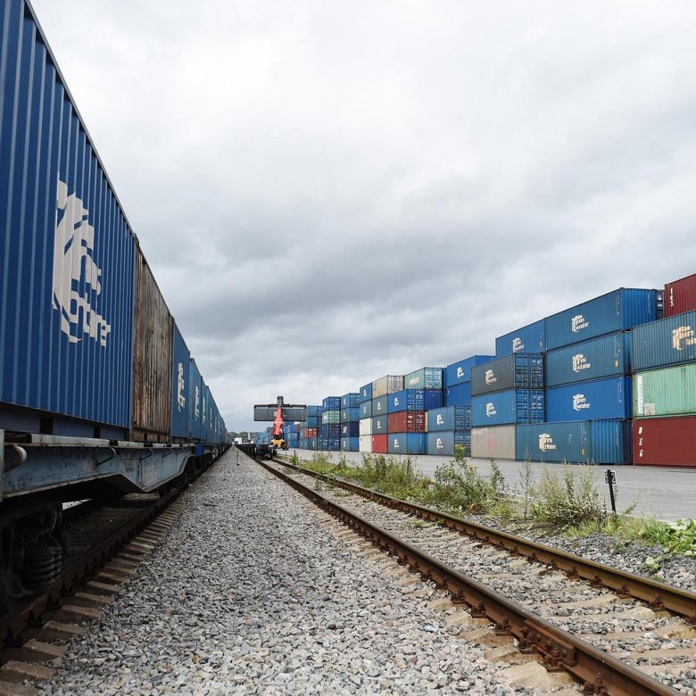 Контейнерный поезд трансконтейнер