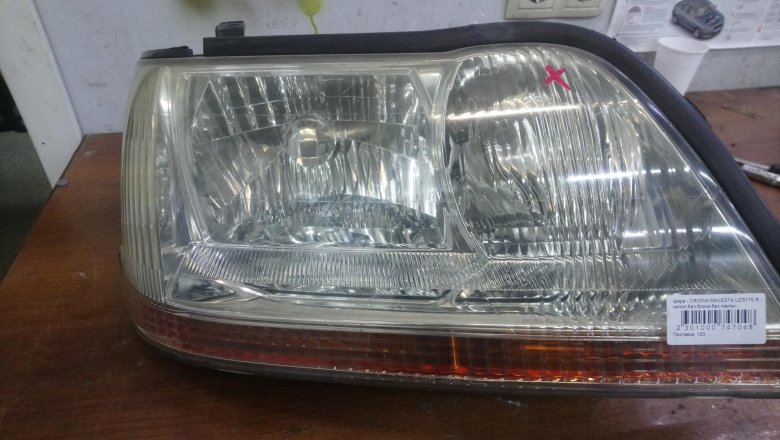 Фара на кроун маджеста 155