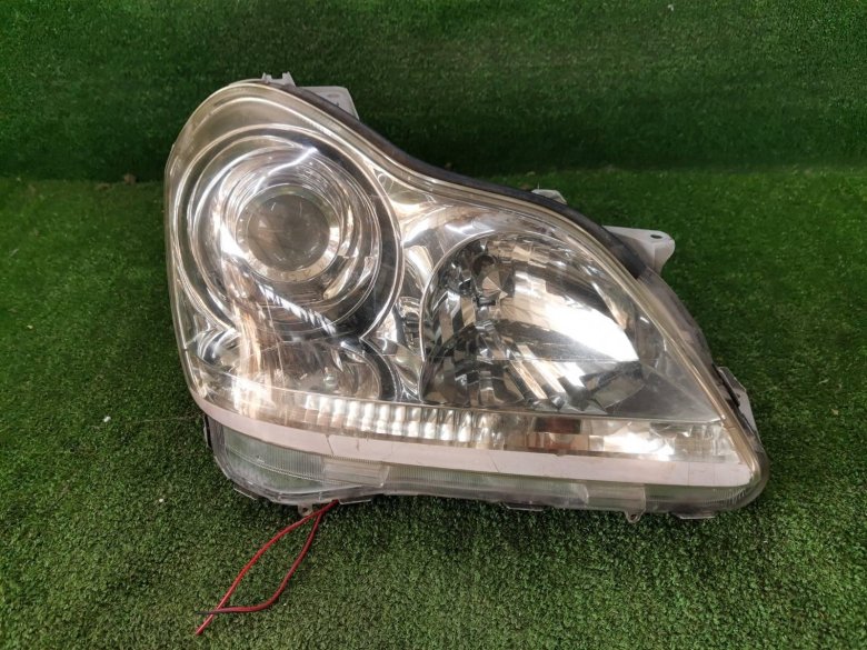 Фара toyota crown majesta