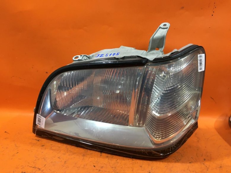 Фара toyota