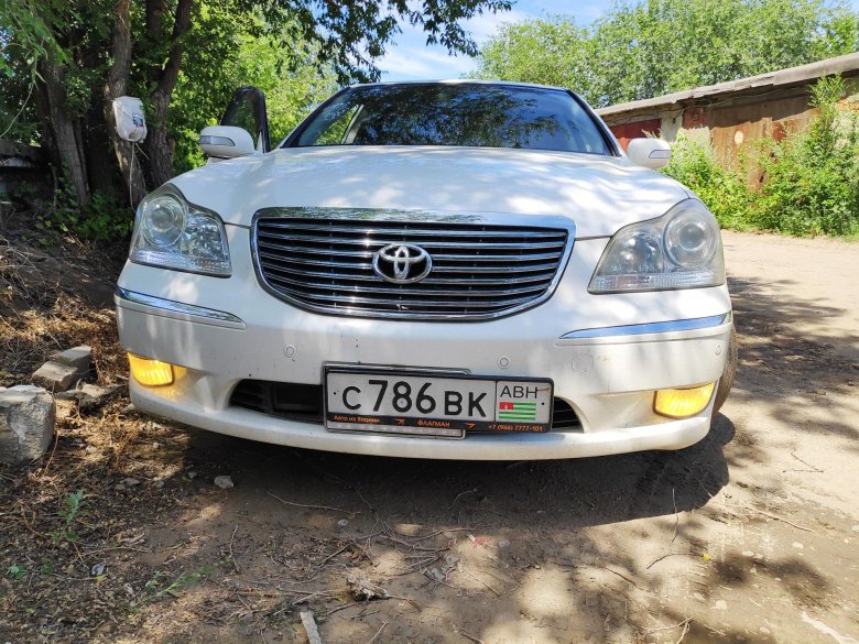 Toyota crown majesta s180