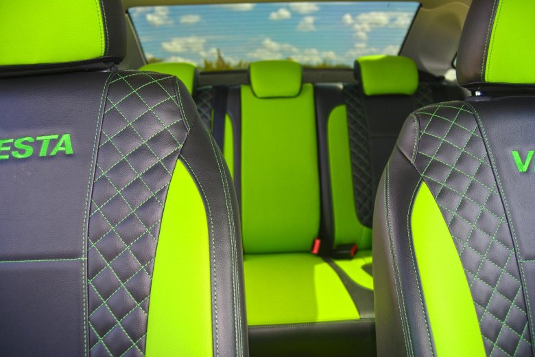 Чехлы на лада веста кросс