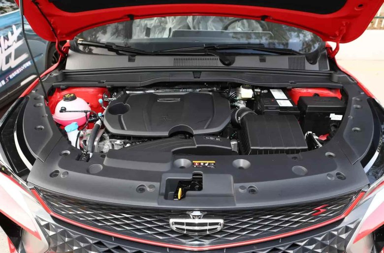 Автомобиль geely coolray