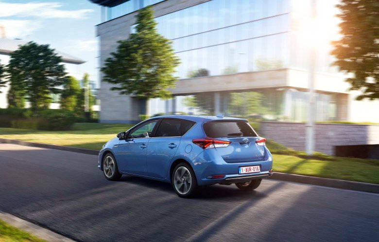 Тойота аурис 2015