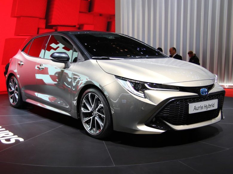 Тойота аурис 2018