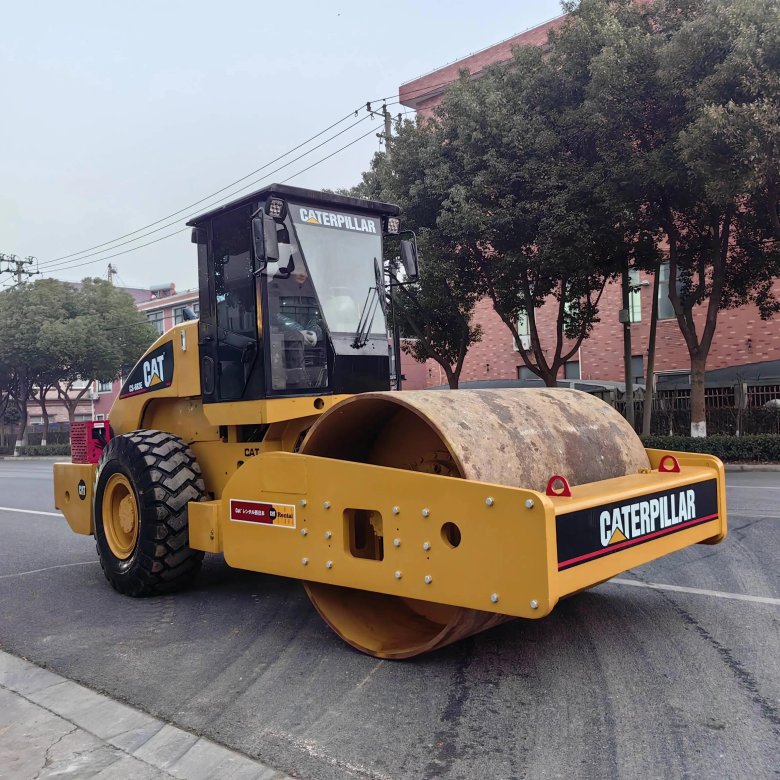 Caterpillar вибрационный каток cs56