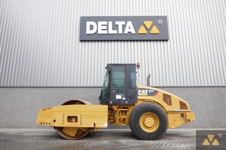 Каток катерпиллер cs76