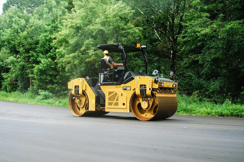Каток caterpillar cb10