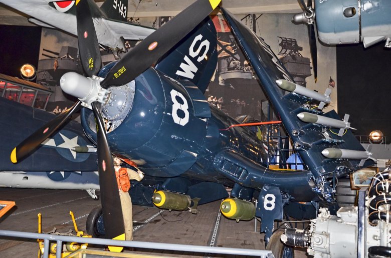 Самолет корсар