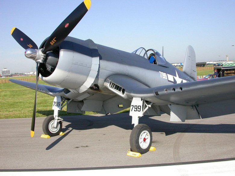 Самолет корсар f4u