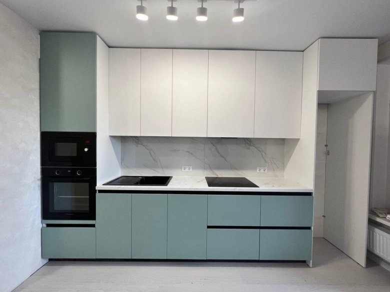 Кухня со встроенными ручками