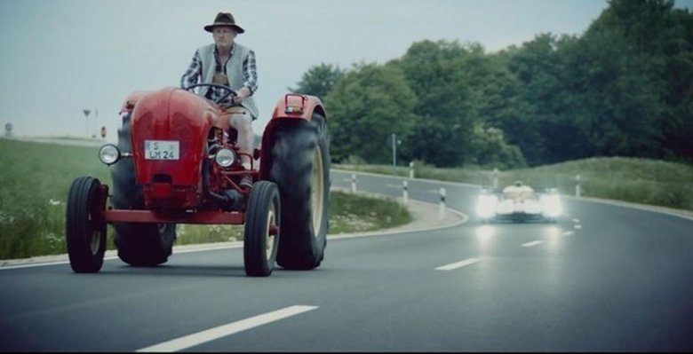 Реклама порше с трактором