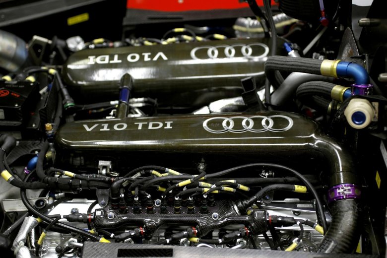 Audi r10 tdi engine