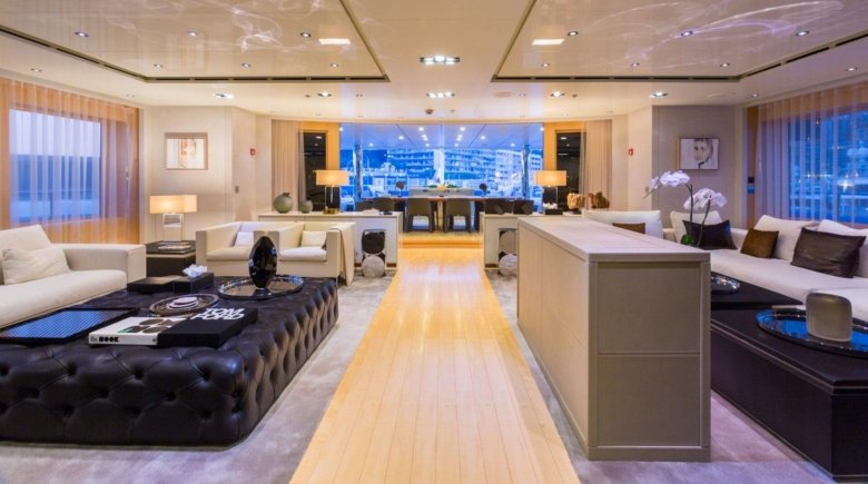 Шикарная яхта