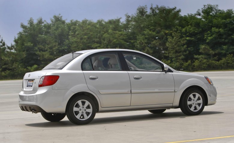 Kia rio 2010 седан