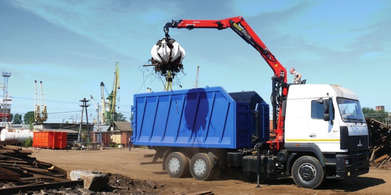 Ломовоз с манипулятором