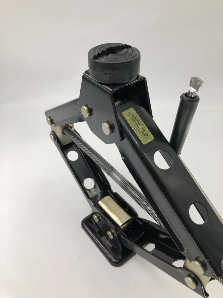 Домкрат автомобильный ромбический винтовой