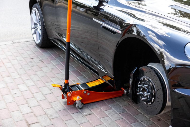 Домкрат автомобильный подкатной