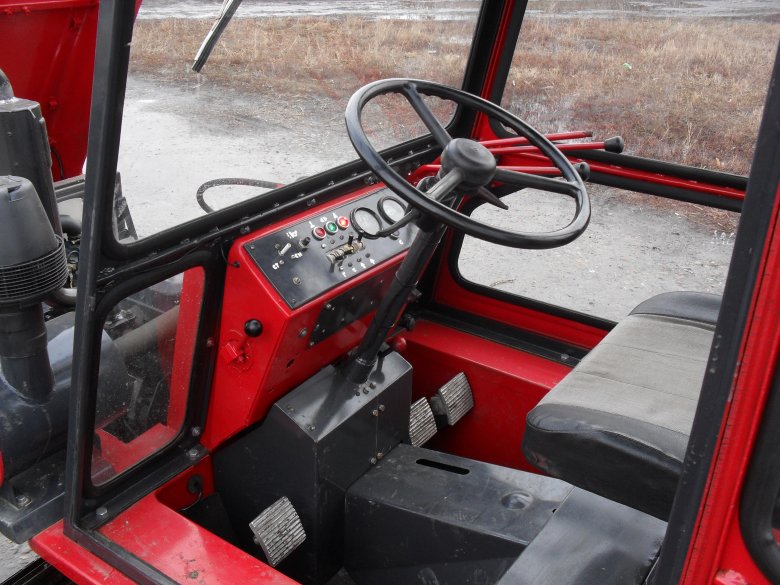 Кабина трактора