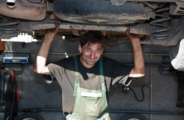 Смешной автомеханик