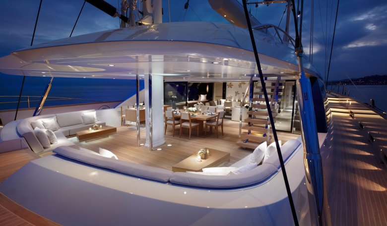 Яхта гамильтон