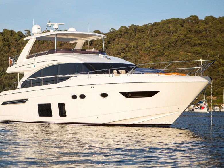 Яхта моторная princess 68