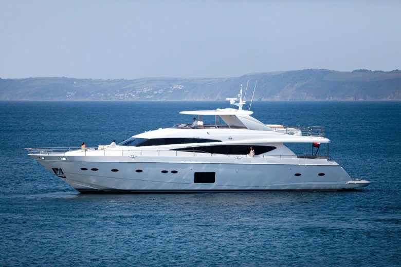 Яхта princess 82