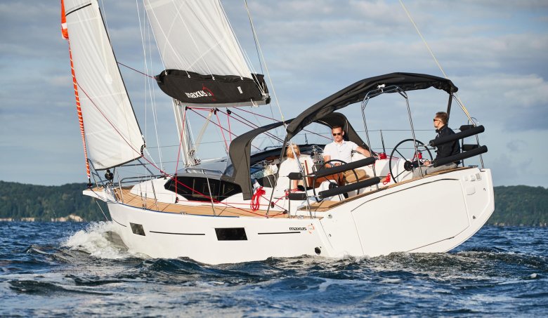 Парусная яхта hanse