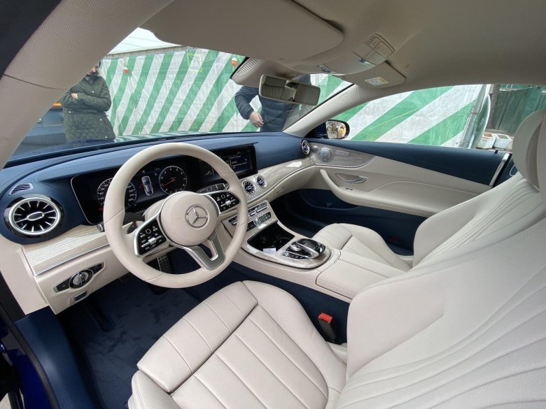 Мерседес бенц е200 белый салон