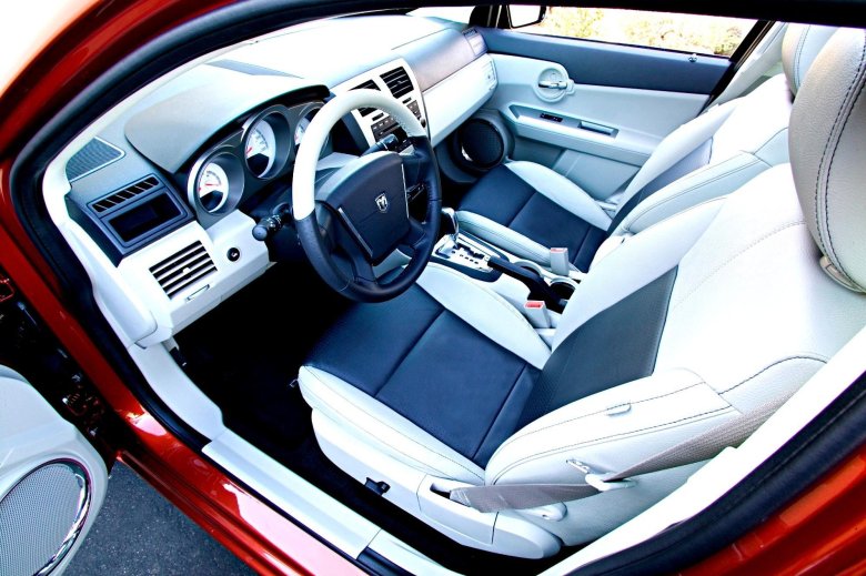 Dodge avenger 2007 салон