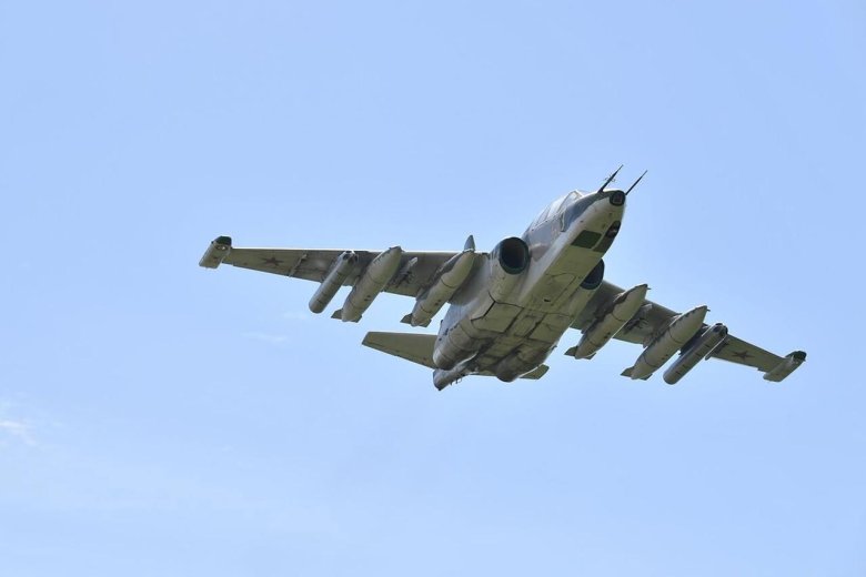 Самолет су 25