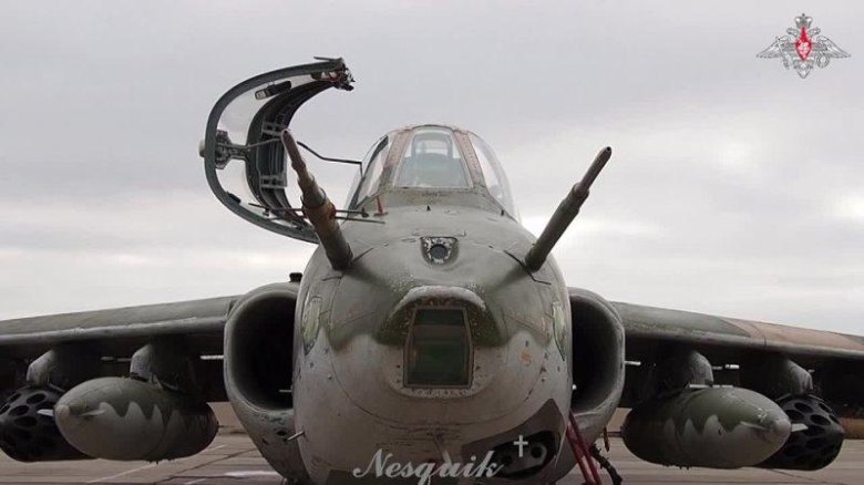 Самолет су 25