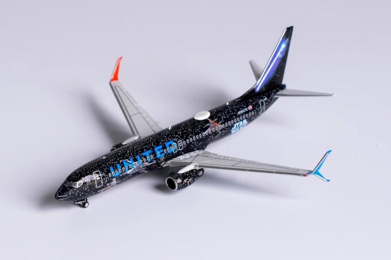 Боинг 737-800 \ звезда\ ют-эйр new (7019) в масштабе 1/144