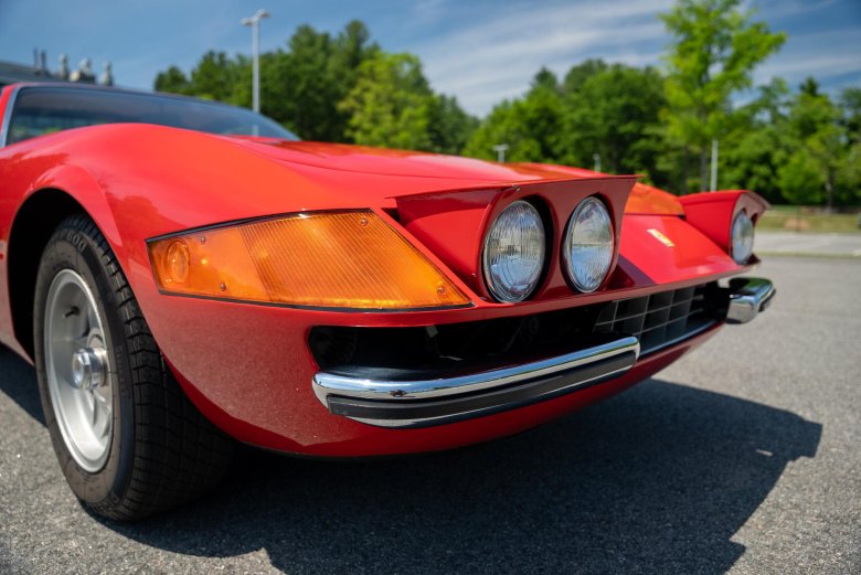 Ferrari 365 gtb/4 daytona
